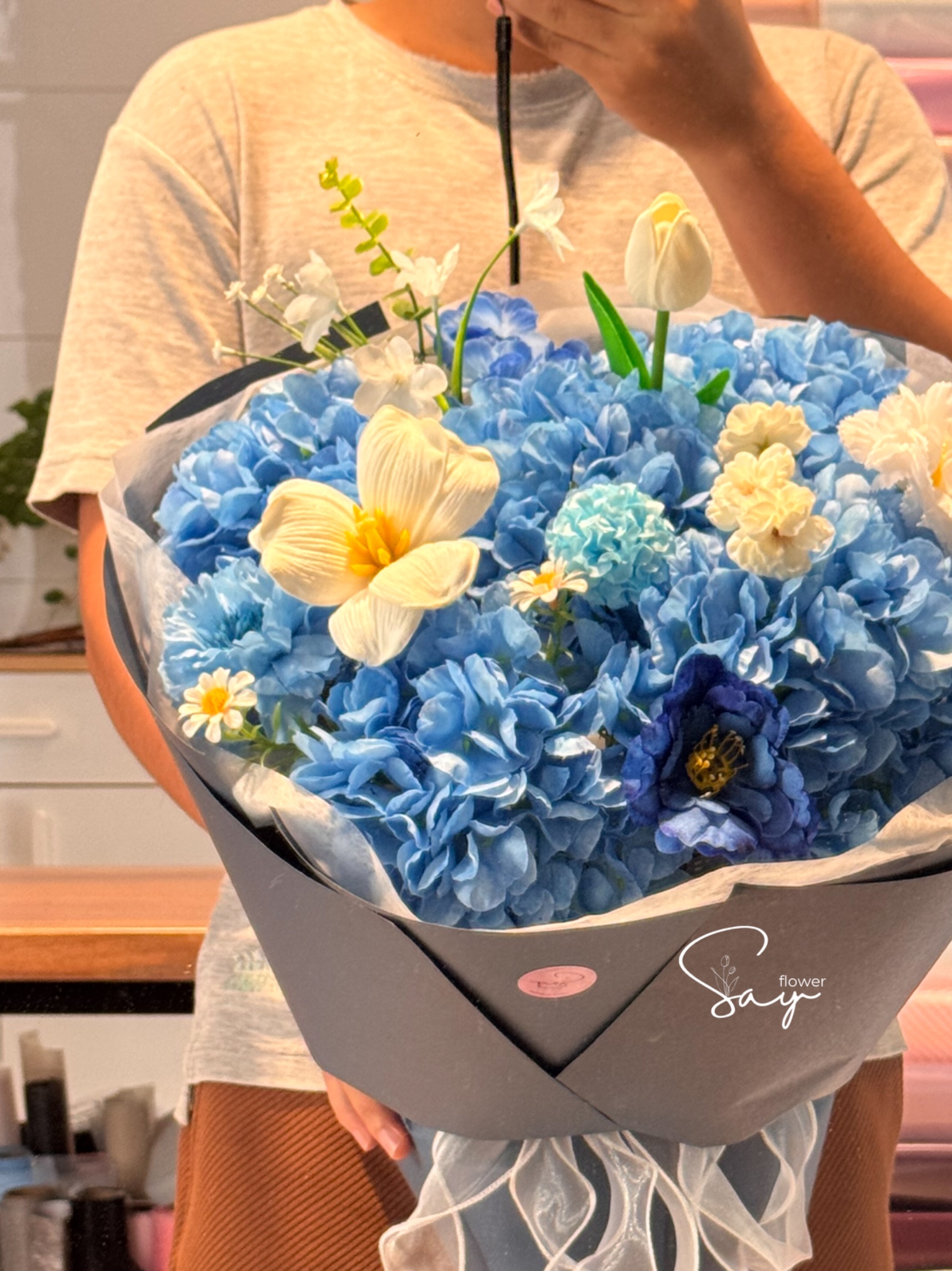 Bó Tú Cầu lụa mix hoa sáp 3