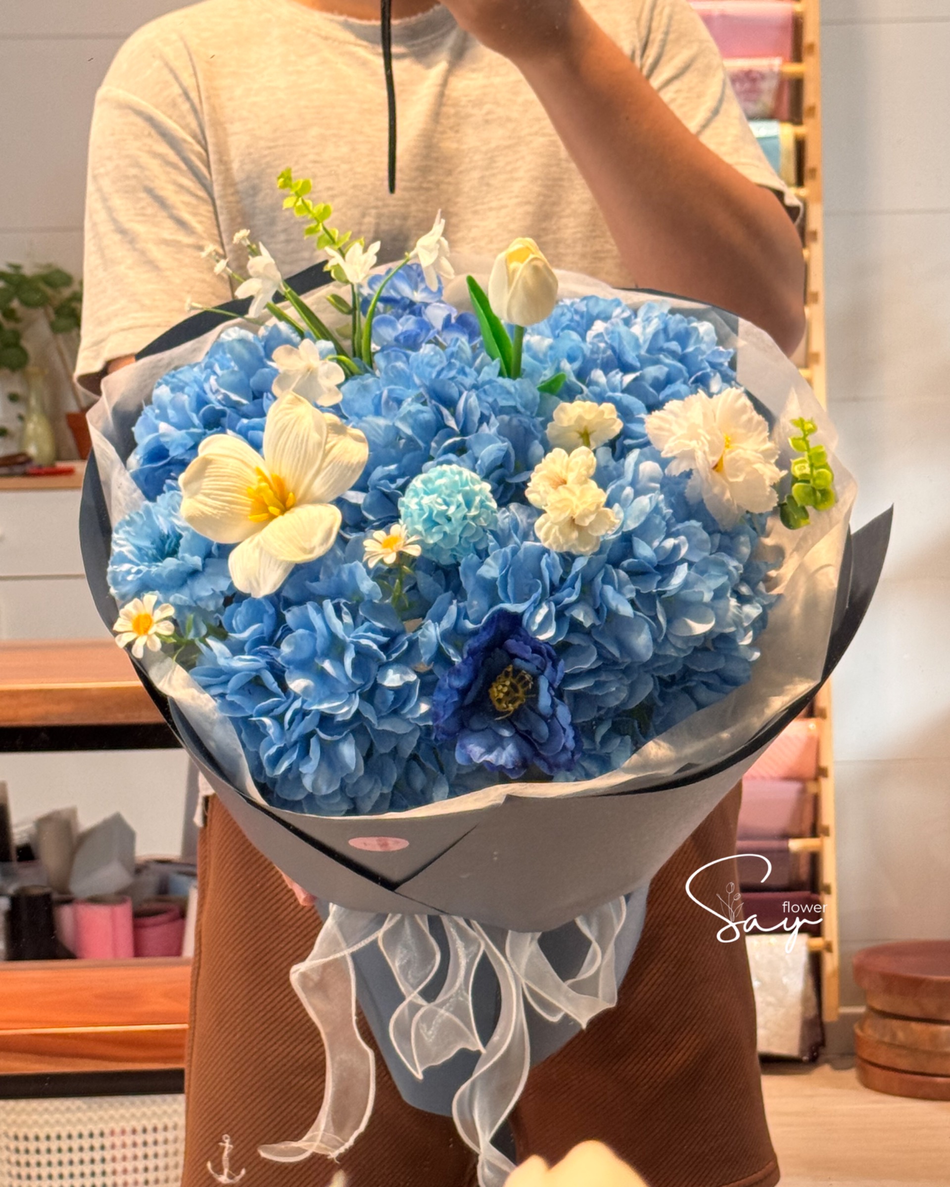 Bó Tú Cầu lụa mix hoa sáp 2