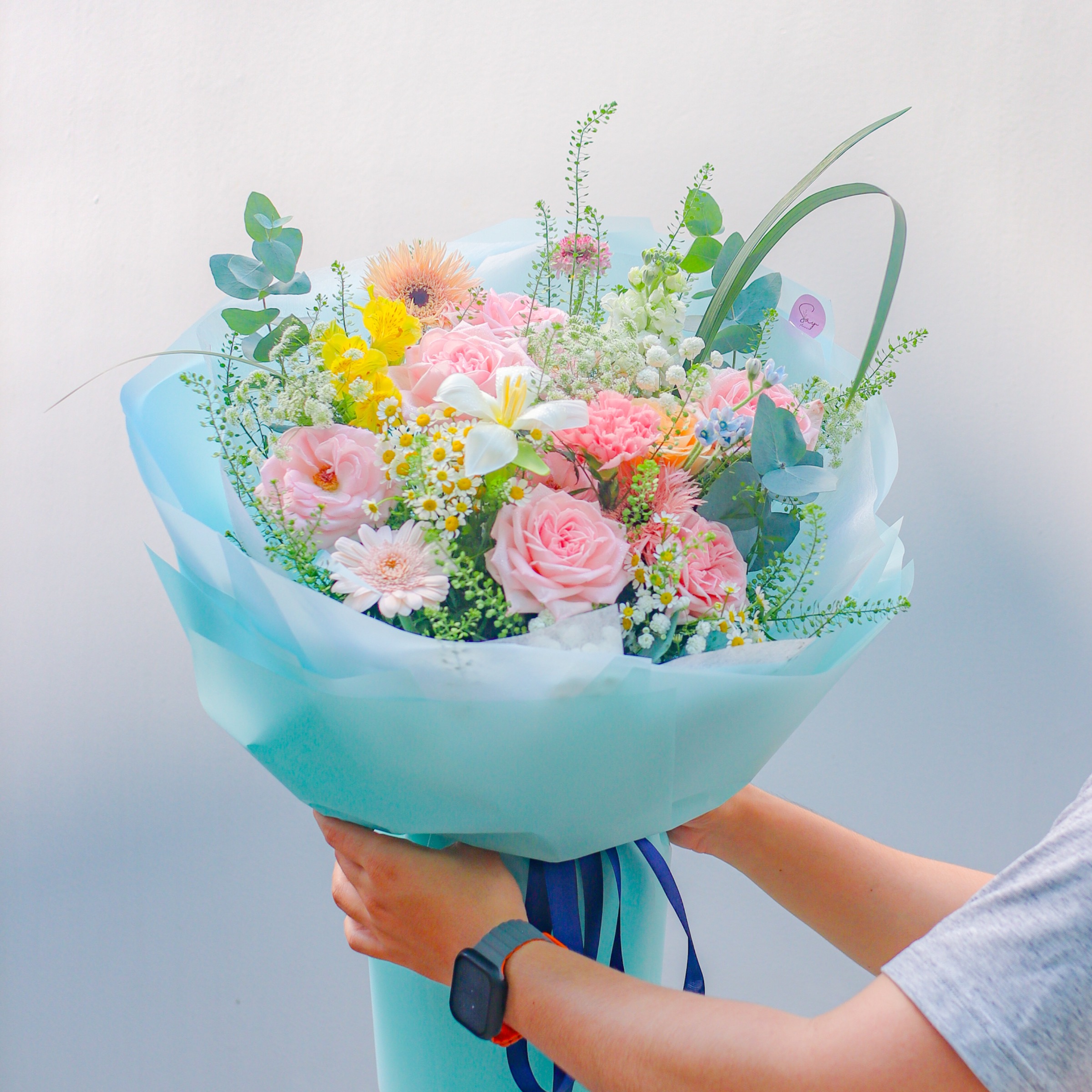 Bó hoa mix tone hồng giấy xanh 4