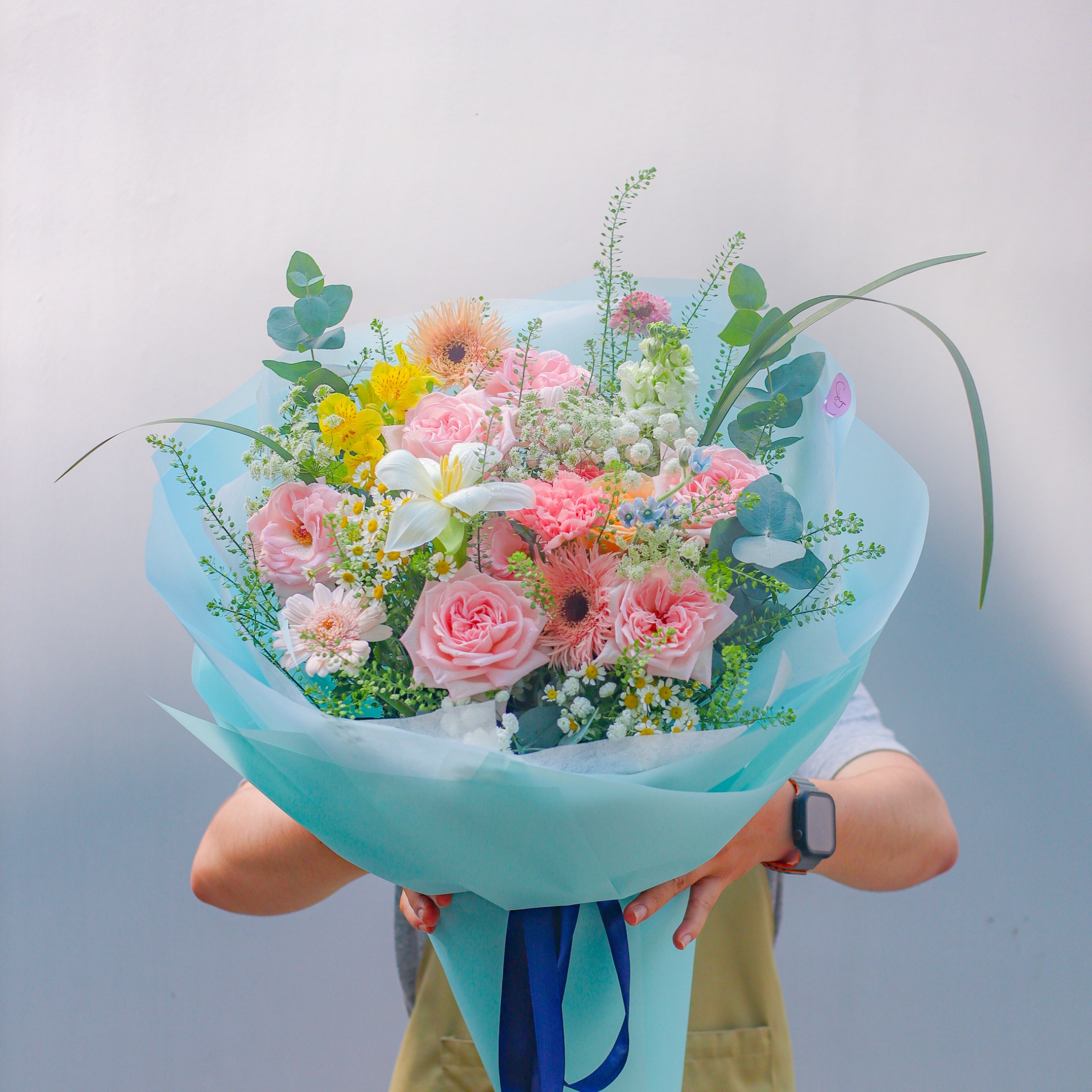 Bó hoa mix tone hồng giấy xanh 3