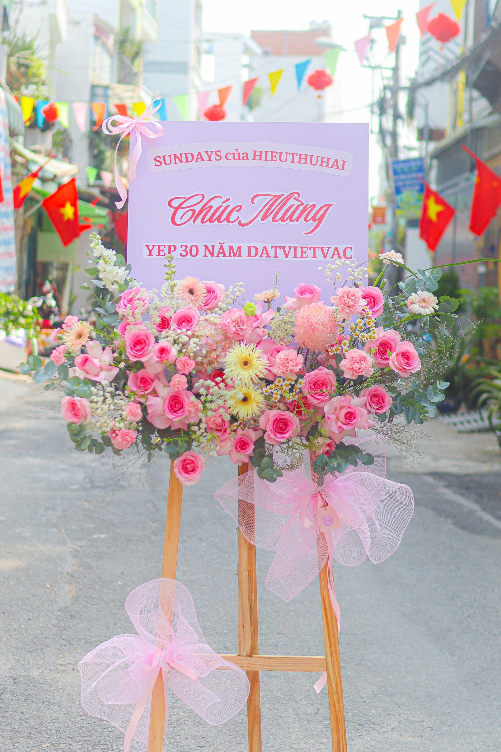 Kệ hoa chúc mừng tone hồng 2