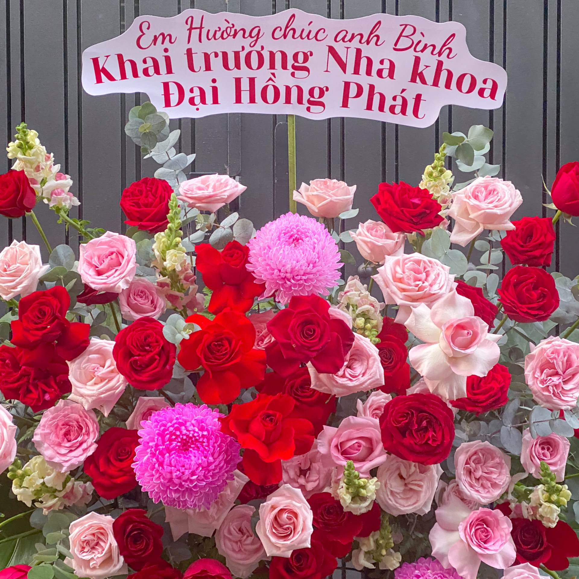 Kệ hoa đỏ vs hồng 3