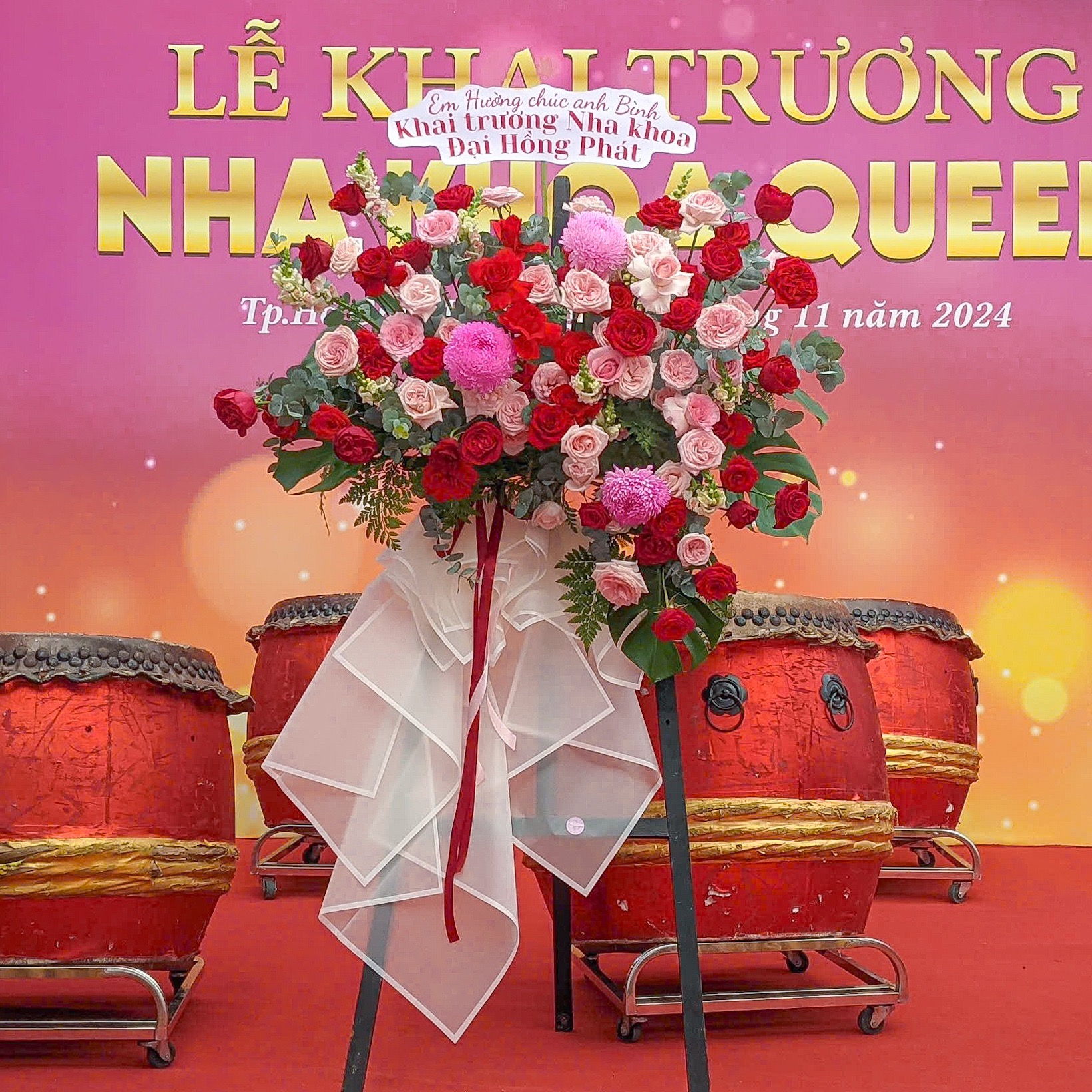 Kệ hoa đỏ vs hồng 4