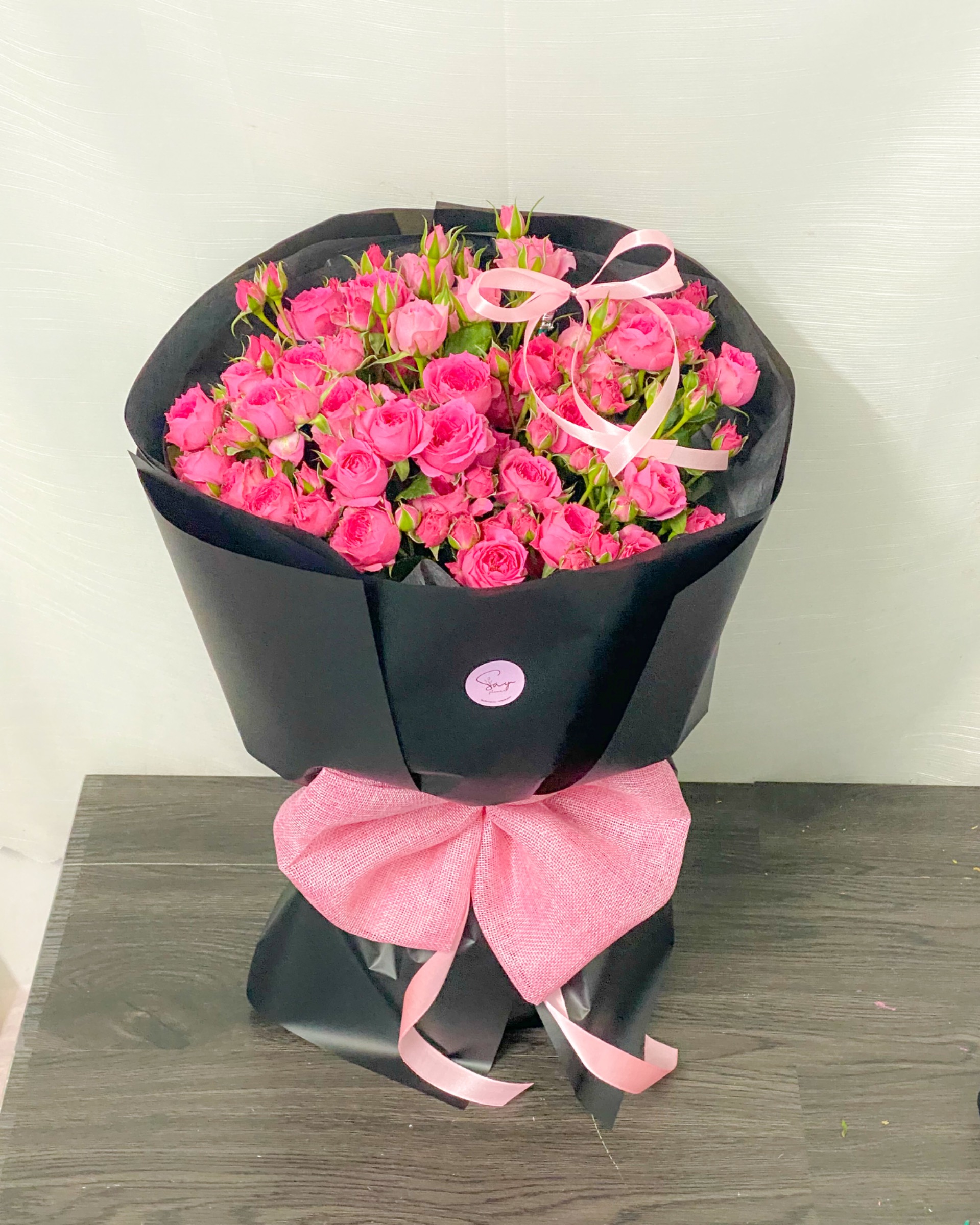 Sophia giấy đen bó tròn nơ bự 2